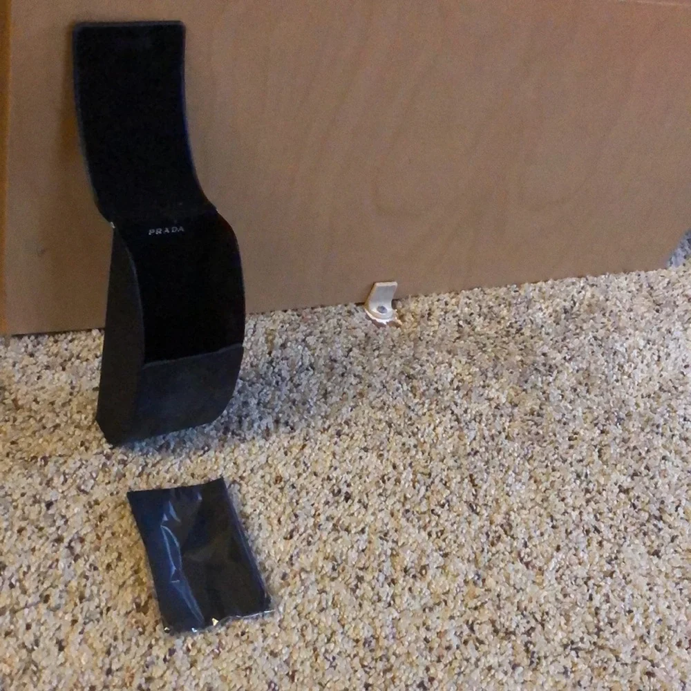 Designer Sunglass Cases and Cloths - Picture 6 of 10